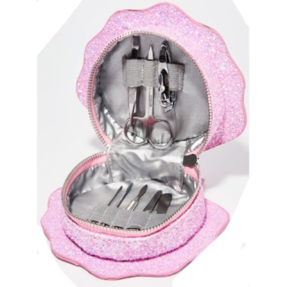 Shell case manicure set